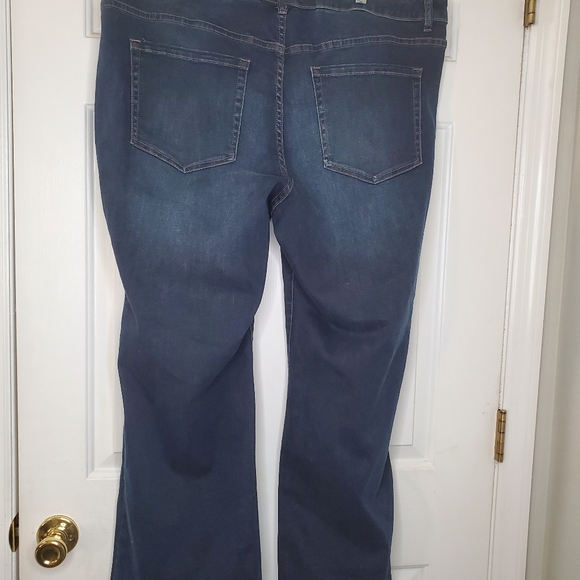 Lane Bryant NWT Size 22 Short Boot Cut Jeans - Picture 2 of 5